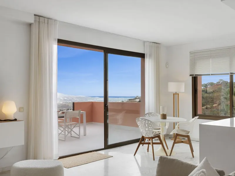 Spacious renovated 2-Bedroom Apartment with Panoramic Views in Los Vinedos, La Mairena