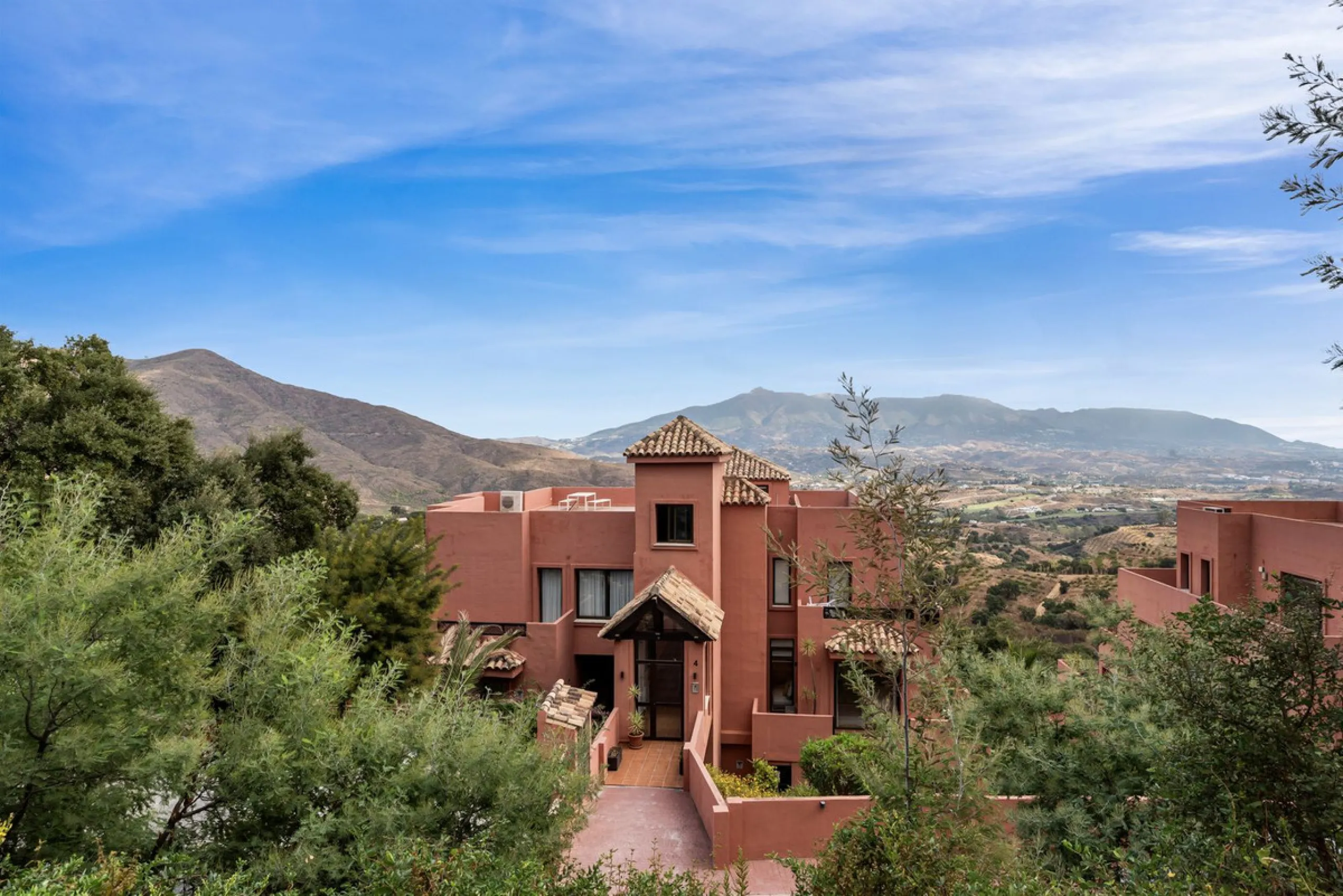 Spacious renovated 2-Bedroom Apartment with Panoramic Views in Los Vinedos, La Mairena