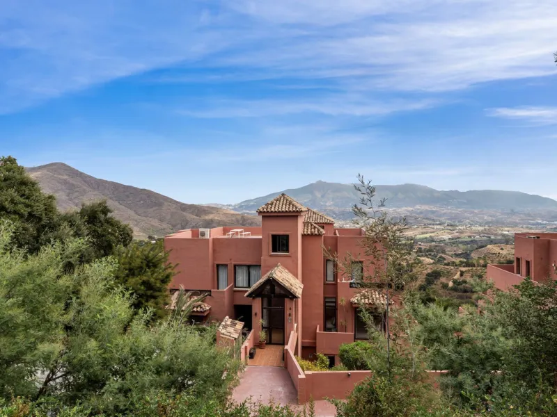 Spacious renovated 2-Bedroom Apartment with Panoramic Views in Los Vinedos, La Mairena