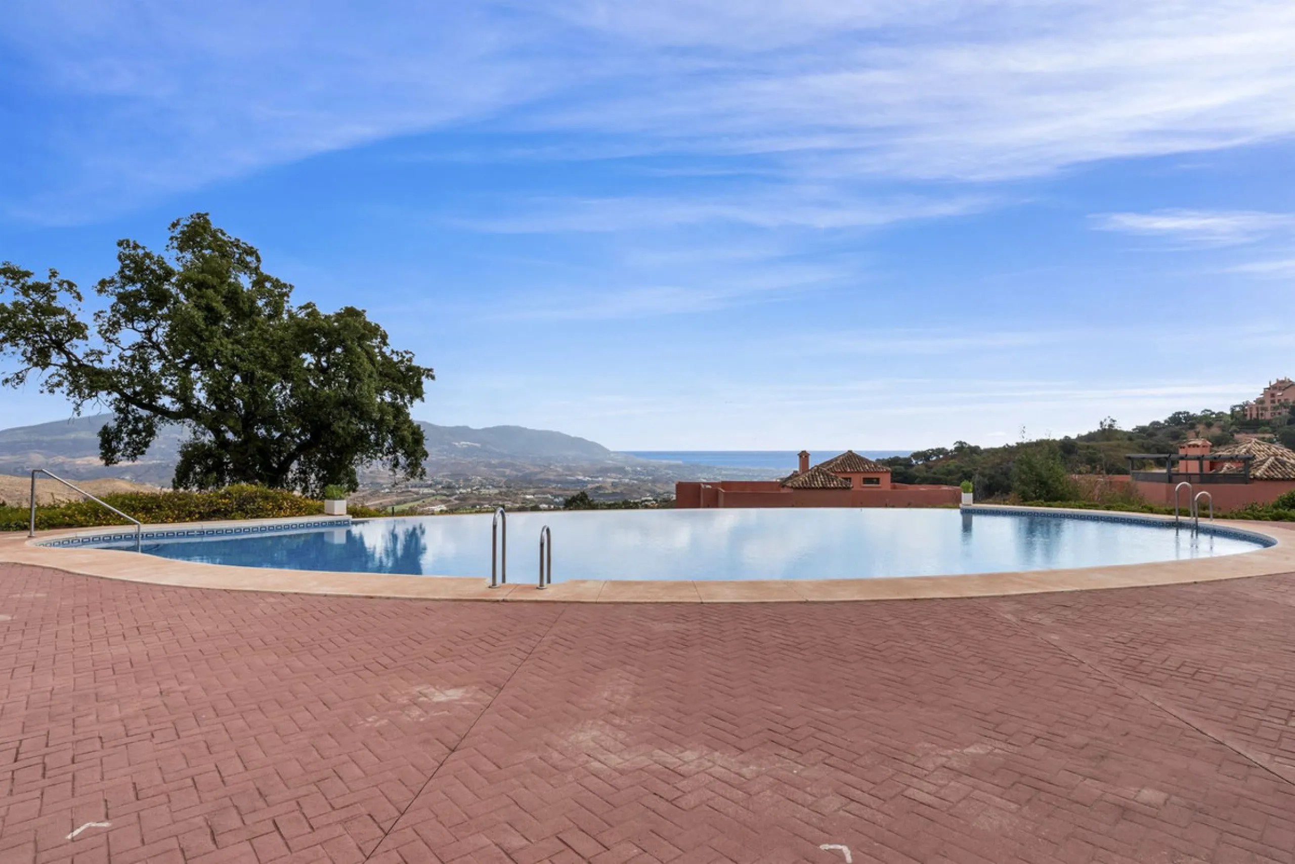 Spacious renovated 2-Bedroom Apartment with Panoramic Views in Los Vinedos, La Mairena