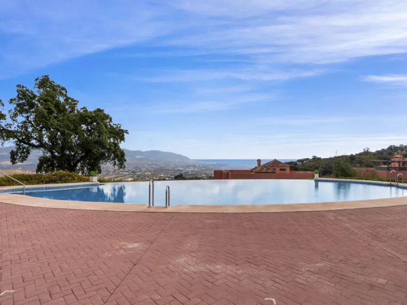 Spacious renovated 2-Bedroom Apartment with Panoramic Views in Los Vinedos, La Mairena