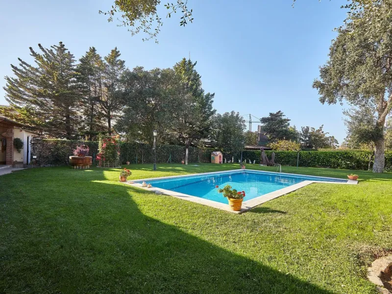 Casa independiente con gran parcela en Sant Just Desvern, Barcelona