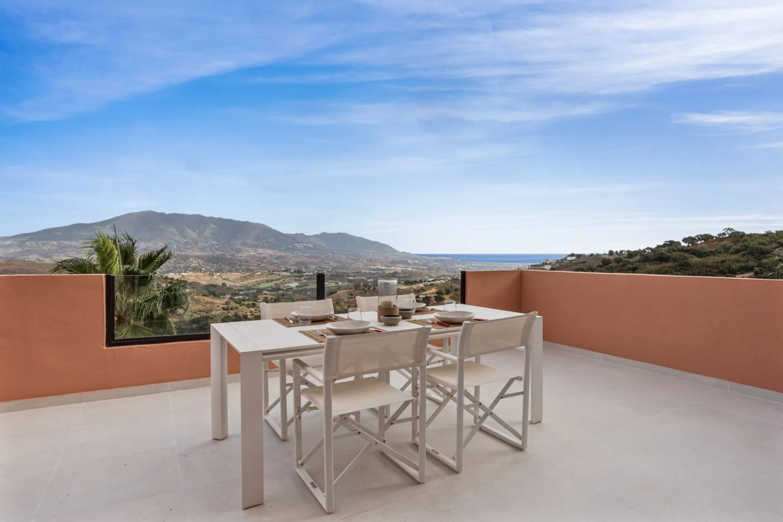 Spacious renovated 2-Bedroom Apartment with Panoramic Views in Los Vinedos, La Mairena