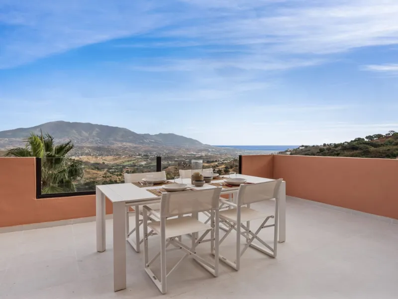 Spacious renovated 2-Bedroom Apartment with Panoramic Views in Los Vinedos, La Mairena
