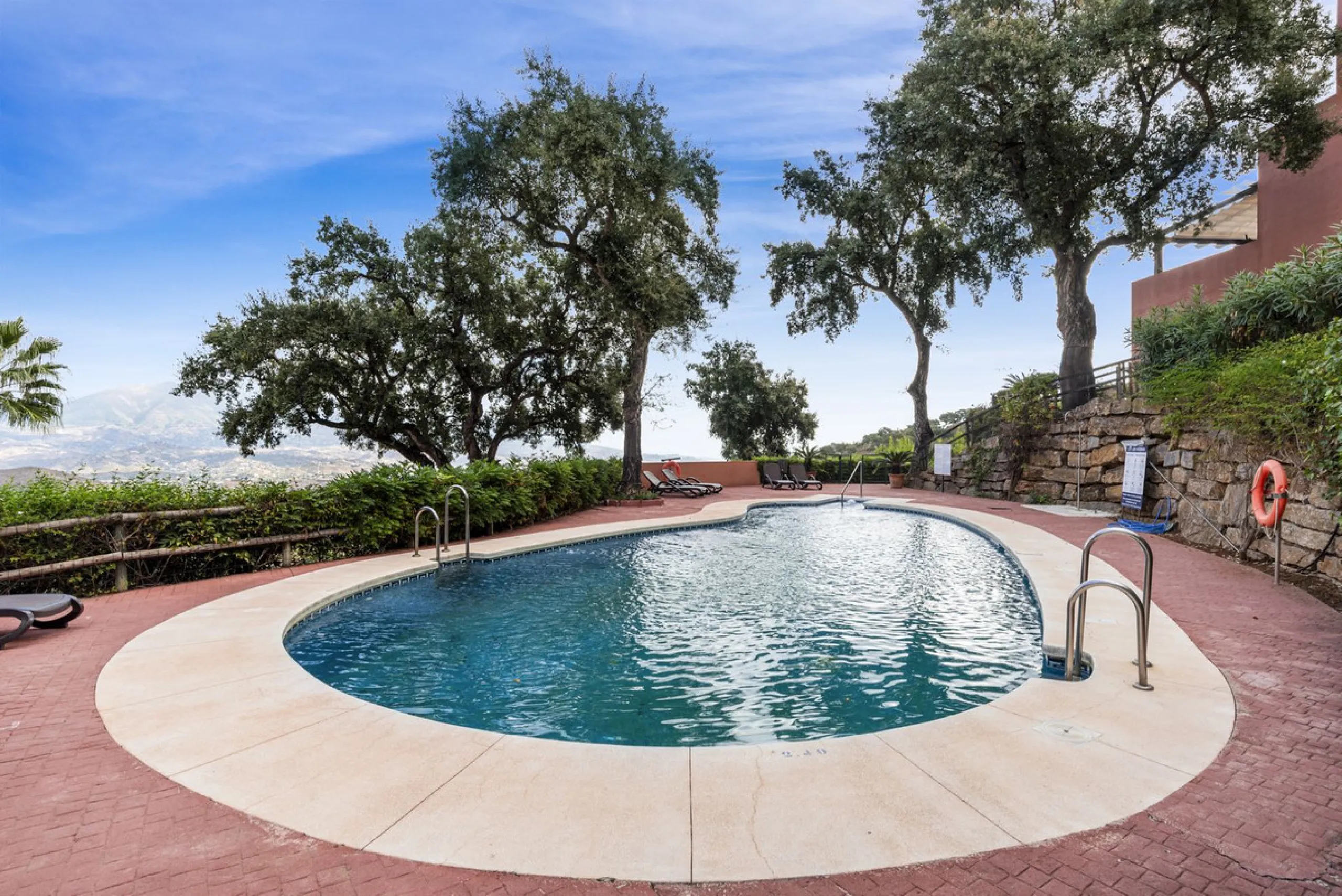 Spacious renovated 2-Bedroom Apartment with Panoramic Views in Los Vinedos, La Mairena