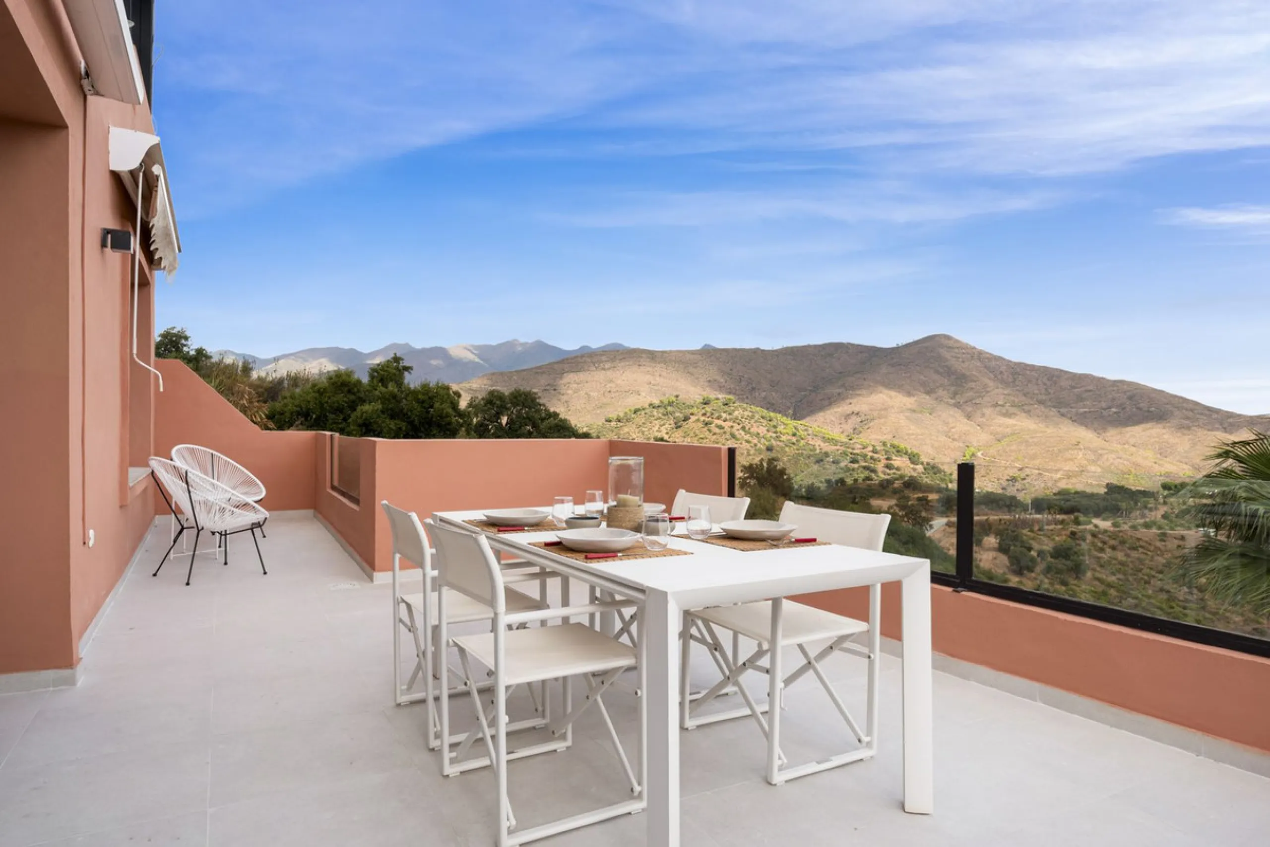 Spacious renovated 2-Bedroom Apartment with Panoramic Views in Los Vinedos, La Mairena