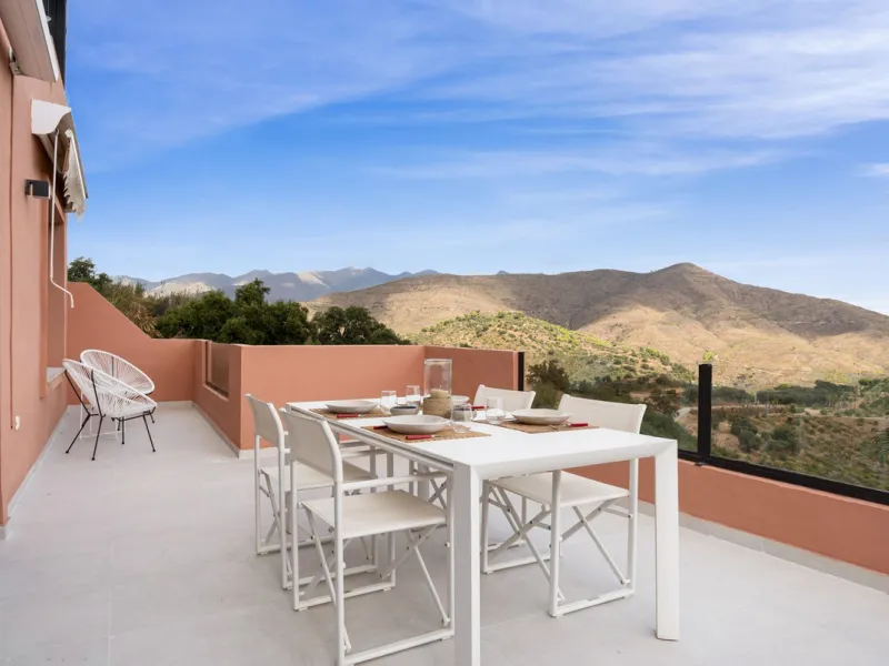 Spacious renovated 2-Bedroom Apartment with Panoramic Views in Los Vinedos, La Mairena