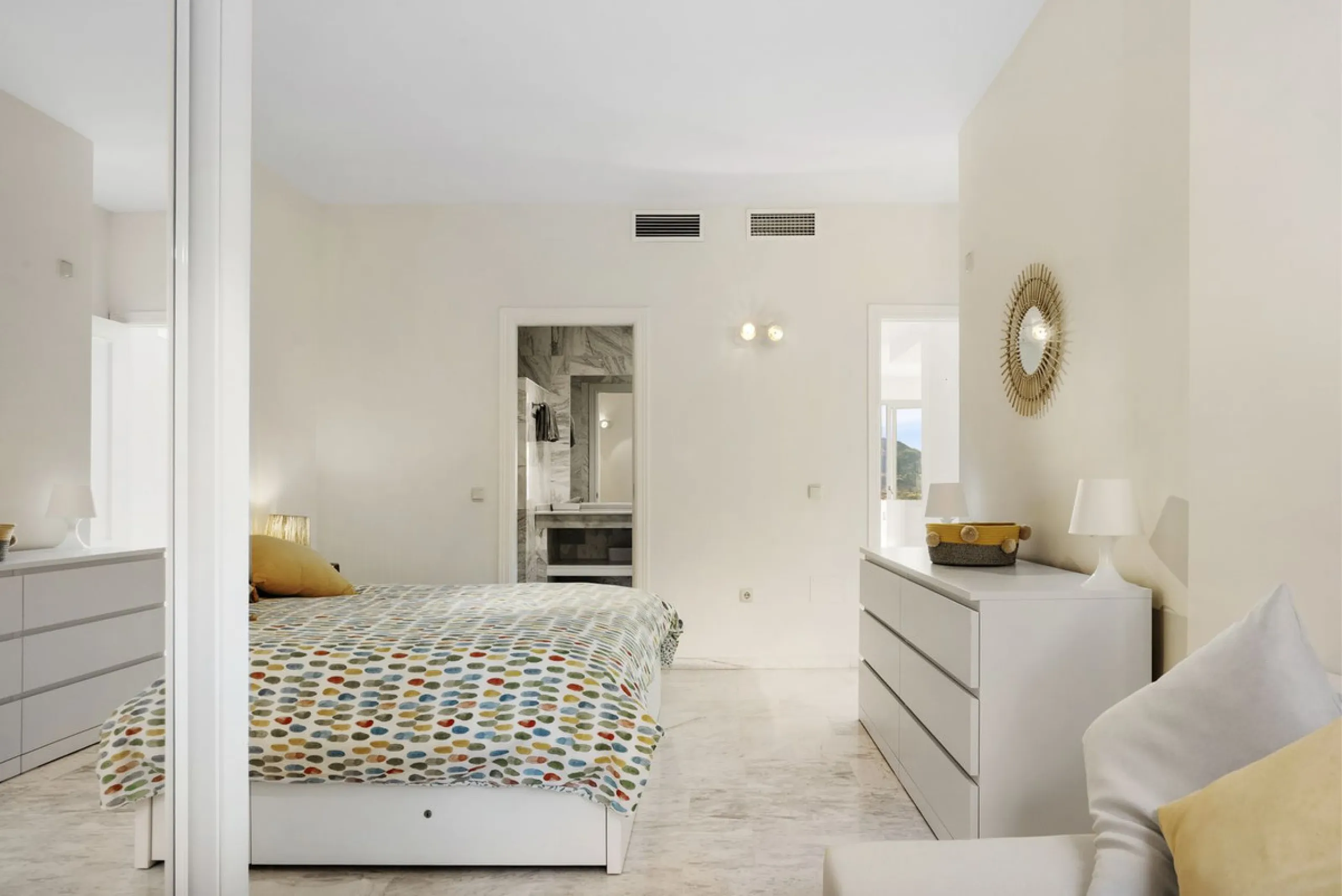 Spacious renovated 2-Bedroom Apartment with Panoramic Views in Los Vinedos, La Mairena