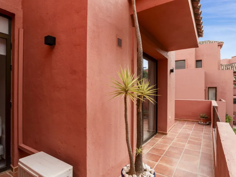 Spacious renovated 2-Bedroom Apartment with Panoramic Views in Los Vinedos, La Mairena