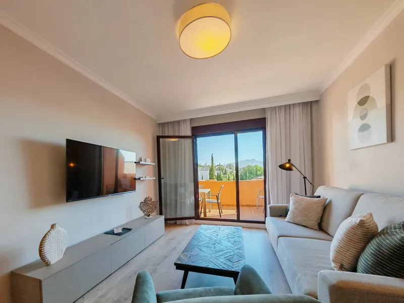Apartment for sale in , Benahavis with 2 bedrooms and 2 bathrooms, with communal swimming pool and private garage (1 parking spaces). Regarding property dimensions, it has 73 m² built, 60 m² interior and 12.92 m² terrace. Has the following facilities moun