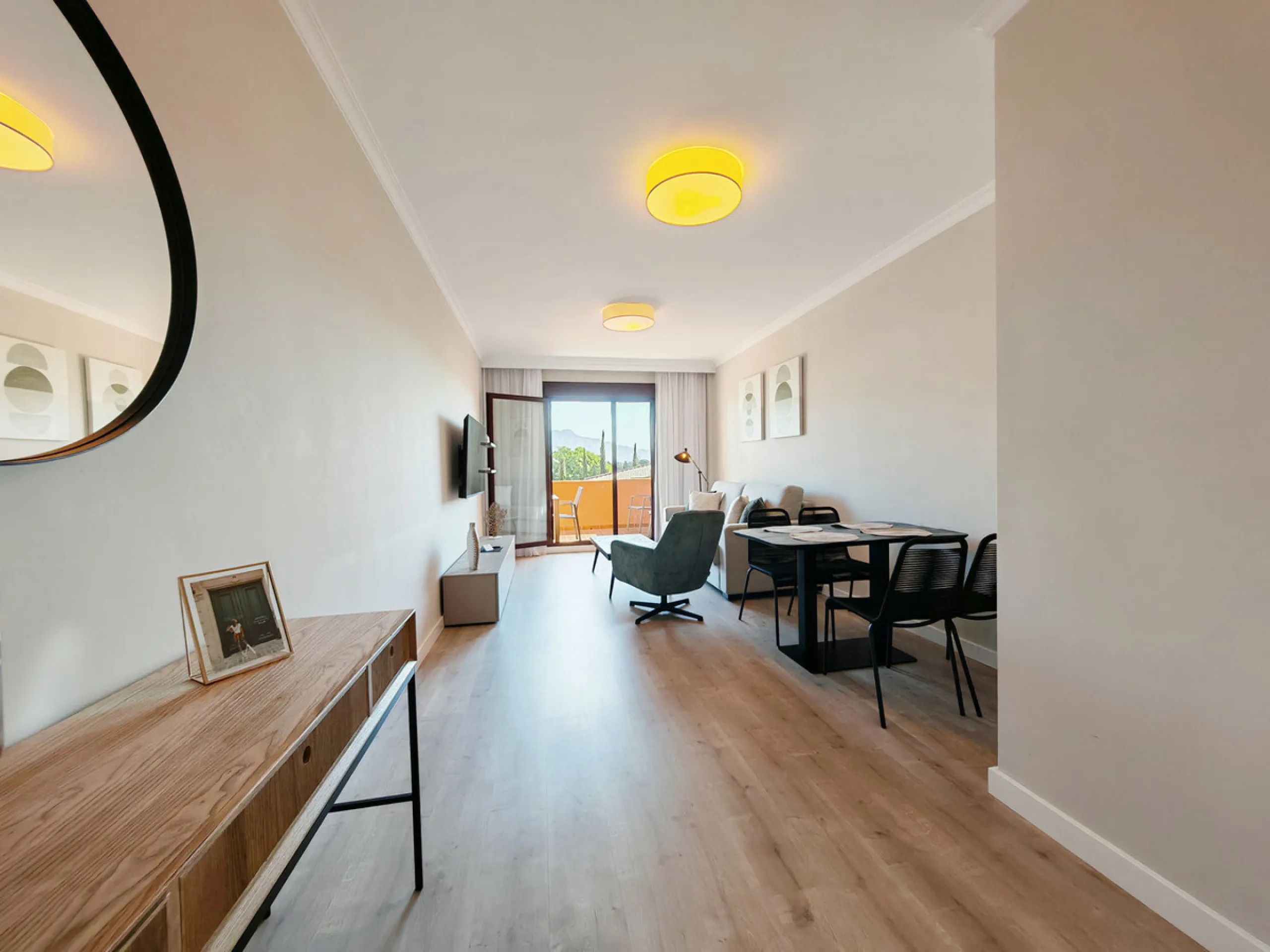 Apartment for sale in , Benahavis with 2 bedrooms and 2 bathrooms, with communal swimming pool and private garage (1 parking spaces). Regarding property dimensions, it has 73 m² built, 60 m² interior and 12.92 m² terrace. Has the following facilities moun