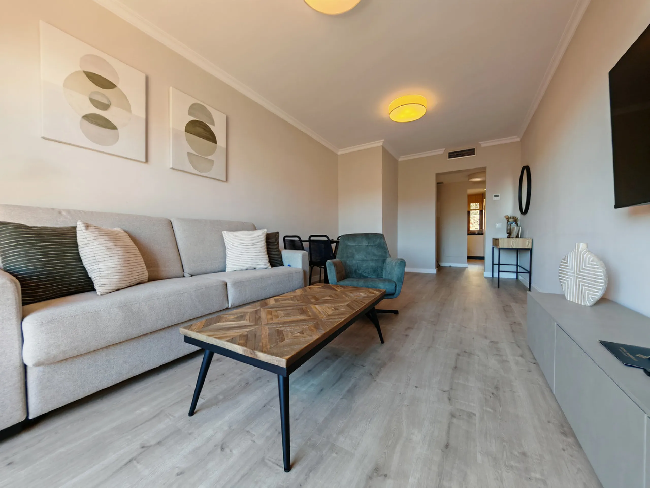 Apartment for sale in , Benahavis with 2 bedrooms and 2 bathrooms, with communal swimming pool and private garage (1 parking spaces). Regarding property dimensions, it has 73 m² built, 60 m² interior and 12.92 m² terrace. Has the following facilities moun