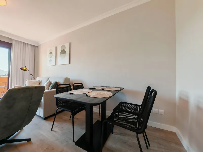 Apartment for sale in , Benahavis with 2 bedrooms and 2 bathrooms, with communal swimming pool and private garage (1 parking spaces). Regarding property dimensions, it has 73 m² built, 60 m² interior and 12.92 m² terrace. Has the following facilities moun
