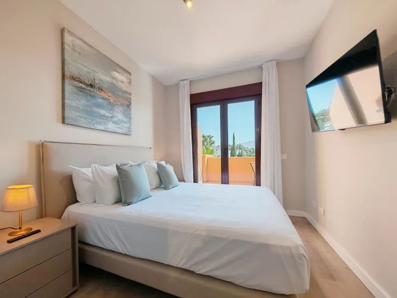 Apartment for sale in , Benahavis with 2 bedrooms and 2 bathrooms, with communal swimming pool and private garage (1 parking spaces). Regarding property dimensions, it has 73 m² built, 60 m² interior and 12.92 m² terrace. Has the following facilities moun