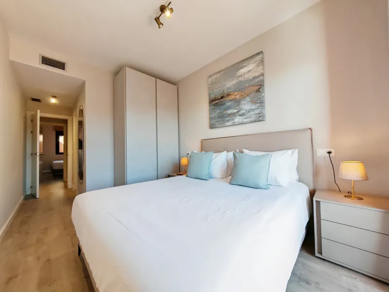 Apartment for sale in , Benahavis with 2 bedrooms and 2 bathrooms, with communal swimming pool and private garage (1 parking spaces). Regarding property dimensions, it has 73 m² built, 60 m² interior and 12.92 m² terrace. Has the following facilities moun