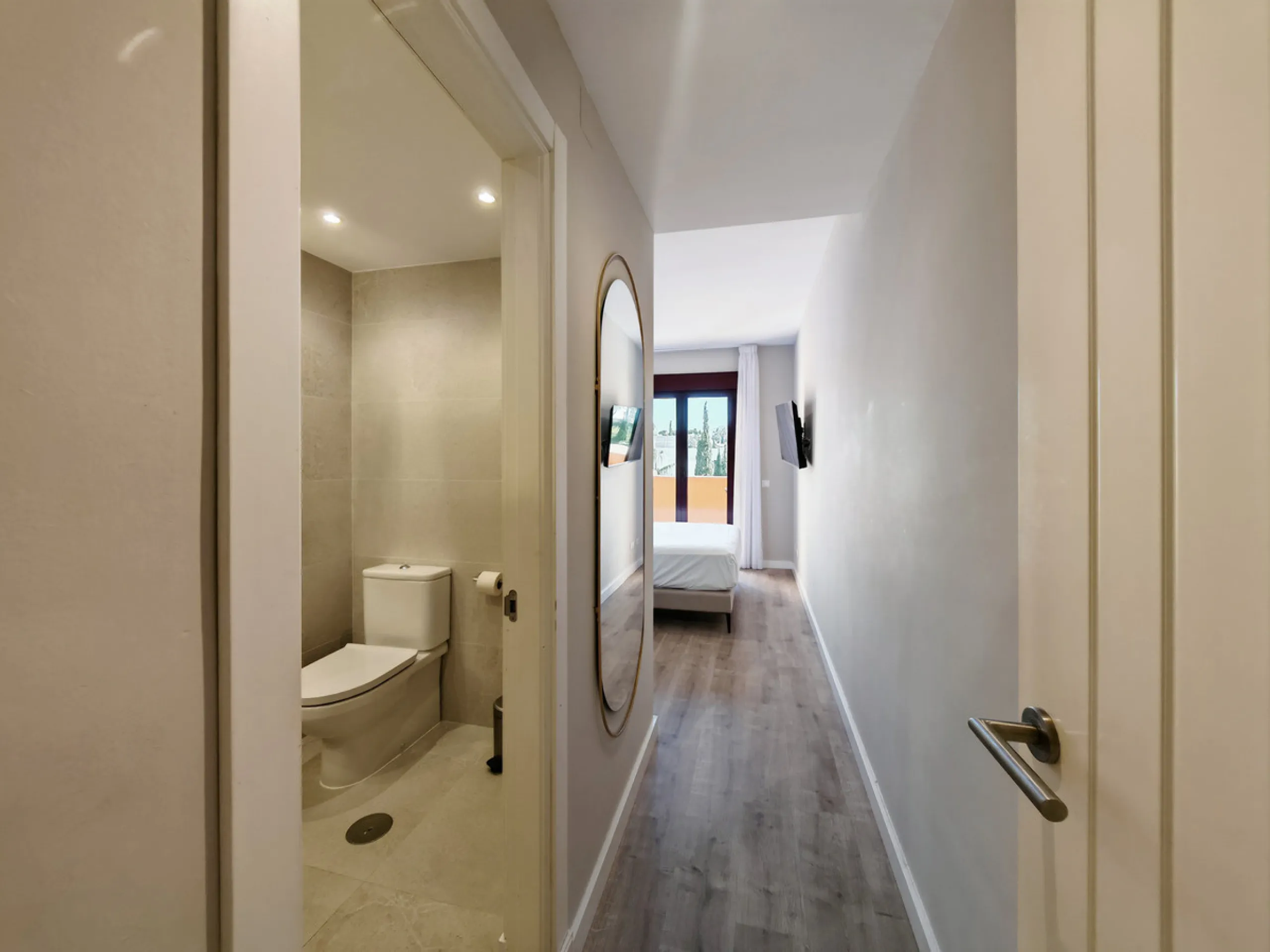 Apartment for sale in , Benahavis with 2 bedrooms and 2 bathrooms, with communal swimming pool and private garage (1 parking spaces). Regarding property dimensions, it has 73 m² built, 60 m² interior and 12.92 m² terrace. Has the following facilities moun
