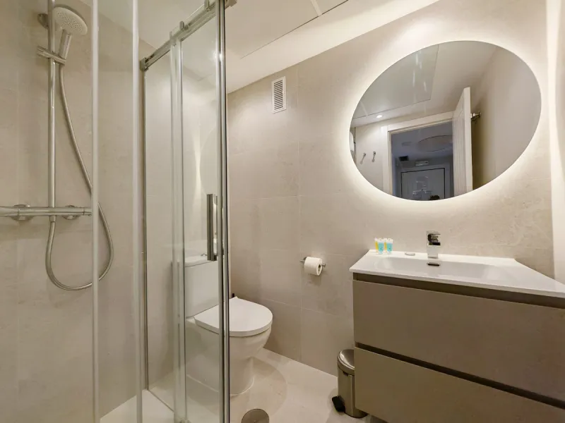 Apartment for sale in , Benahavis with 2 bedrooms and 2 bathrooms, with communal swimming pool and private garage (1 parking spaces). Regarding property dimensions, it has 73 m² built, 60 m² interior and 12.92 m² terrace. Has the following facilities moun