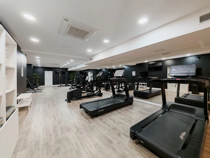 Apartment for sale in , Benahavis with 2 bedrooms and 2 bathrooms, with communal swimming pool and private garage (1 parking spaces). Regarding property dimensions, it has 73 m² built, 60 m² interior and 12.92 m² terrace. Has the following facilities moun