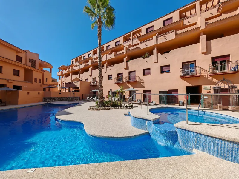 Apartment for sale in , Benahavis with 2 bedrooms and 2 bathrooms, with communal swimming pool and private garage (1 parking spaces). Regarding property dimensions, it has 73 m² built, 60 m² interior and 12.92 m² terrace. Has the following facilities moun