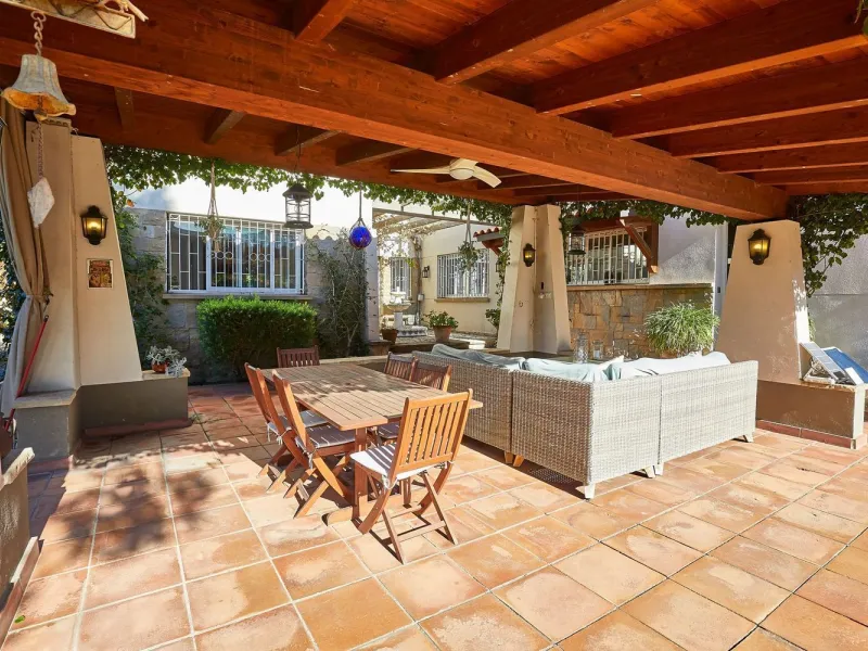 Casa independiente con gran parcela en Sant Just Desvern, Barcelona