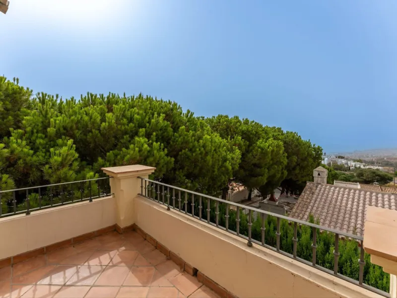 House - Detached Villa в продаже в Mijas, Málaga. В доме 3 спален и 3 ванных комнат. Площадь дома 143 м². Площадь участка 500 м²