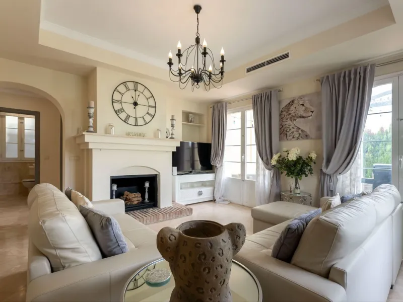 House - Detached Villa в продаже в Mijas, Málaga. В доме 3 спален и 3 ванных комнат. Площадь дома 143 м². Площадь участка 500 м²
