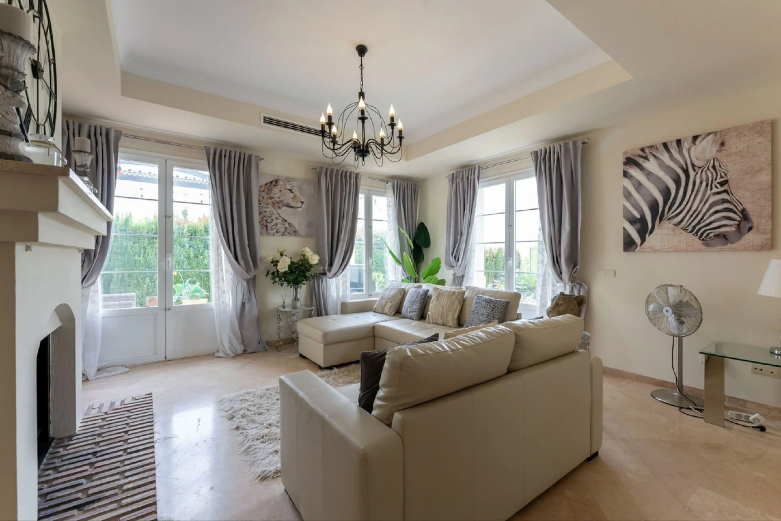 House - Detached Villa в продаже в Mijas, Málaga. В доме 3 спален и 3 ванных комнат. Площадь дома 143 м². Площадь участка 500 м²