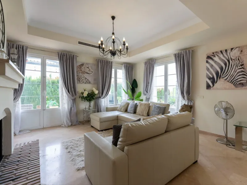 House - Detached Villa в продаже в Mijas, Málaga. В доме 3 спален и 3 ванных комнат. Площадь дома 143 м². Площадь участка 500 м²