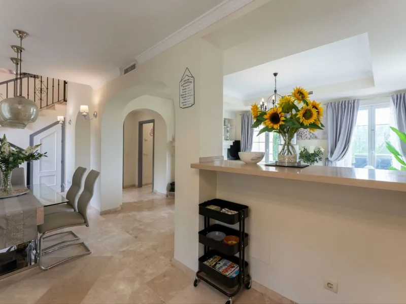 House - Detached Villa в продаже в Mijas, Málaga. В доме 3 спален и 3 ванных комнат. Площадь дома 143 м². Площадь участка 500 м²