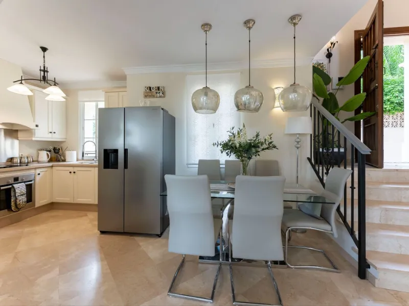 House - Detached Villa в продаже в Mijas, Málaga. В доме 3 спален и 3 ванных комнат. Площадь дома 143 м². Площадь участка 500 м²