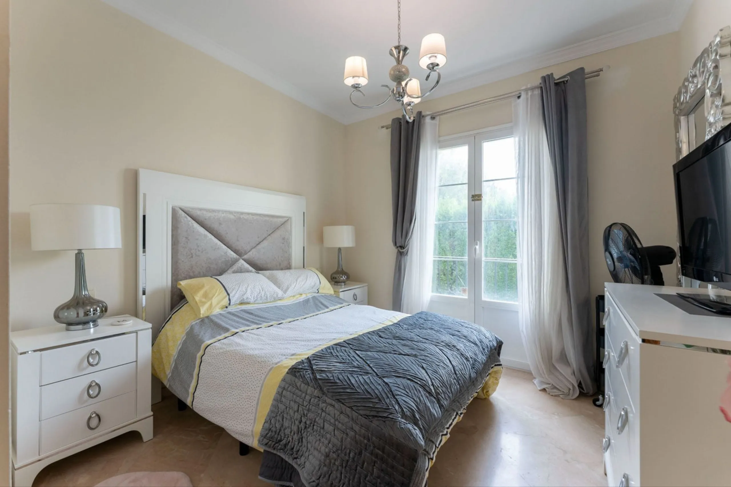House - Detached Villa в продаже в Mijas, Málaga. В доме 3 спален и 3 ванных комнат. Площадь дома 143 м². Площадь участка 500 м²