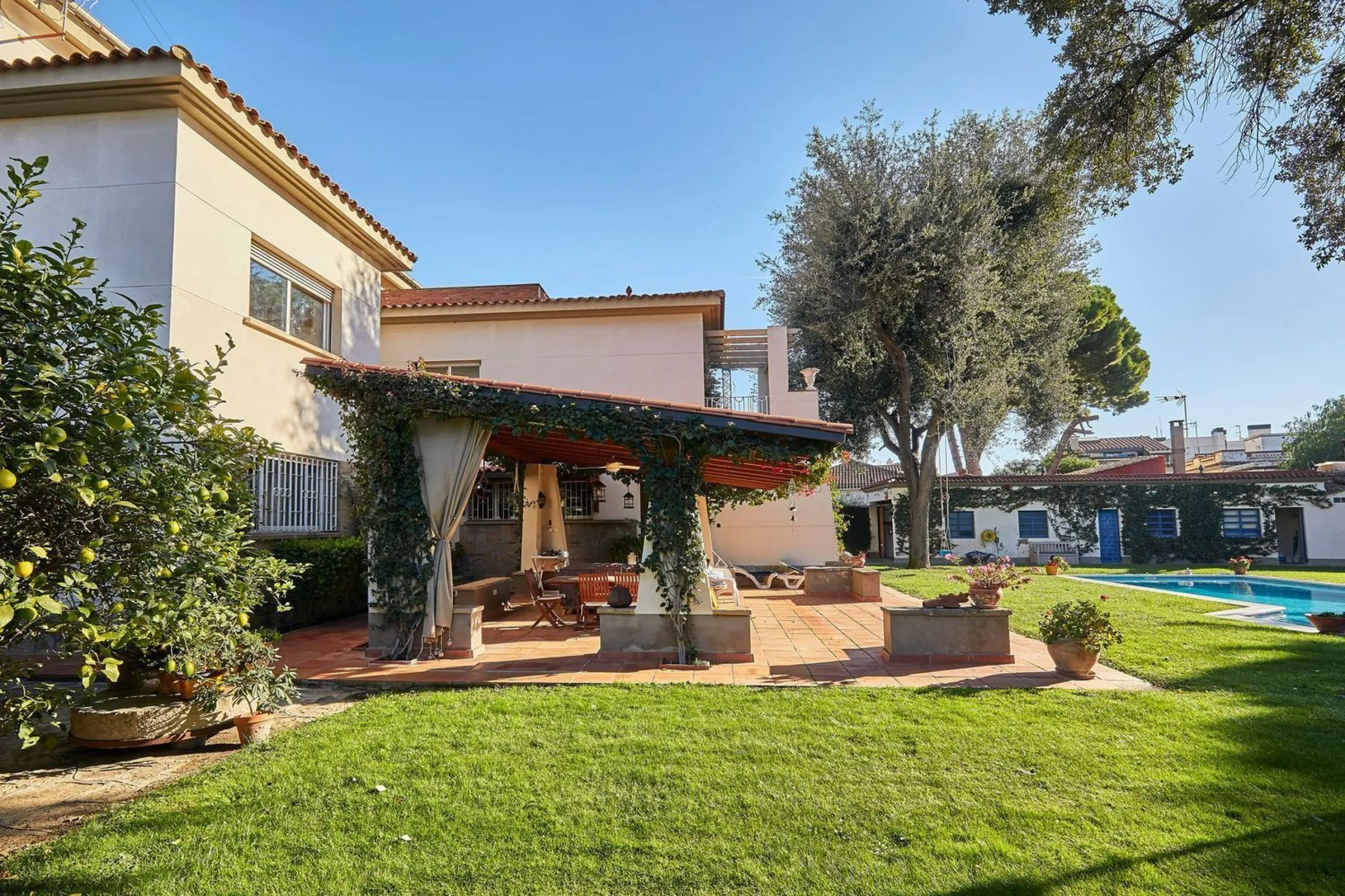 Casa independiente con gran parcela en Sant Just Desvern, Barcelona