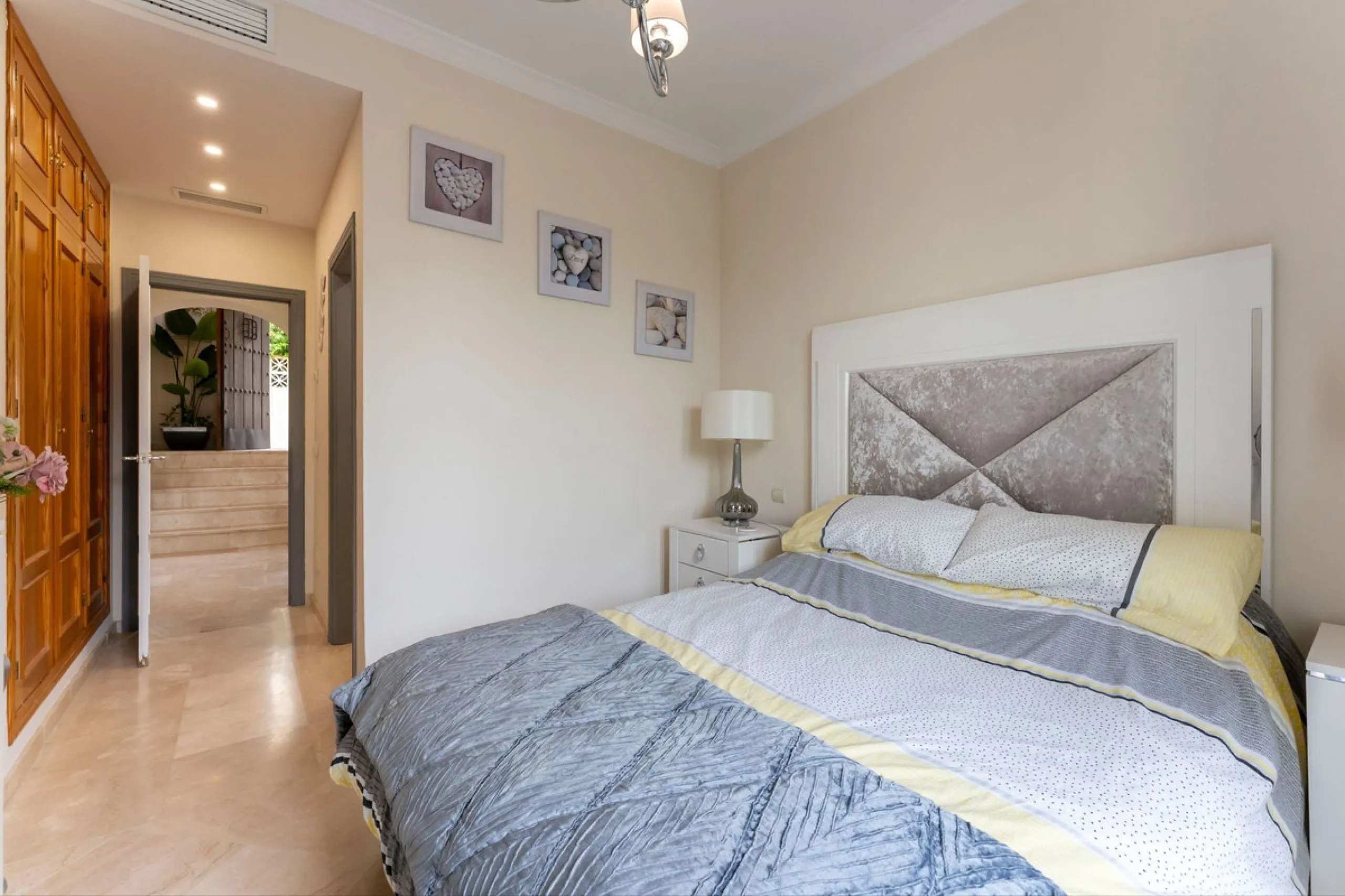 House - Detached Villa в продаже в Mijas, Málaga. В доме 3 спален и 3 ванных комнат. Площадь дома 143 м². Площадь участка 500 м²