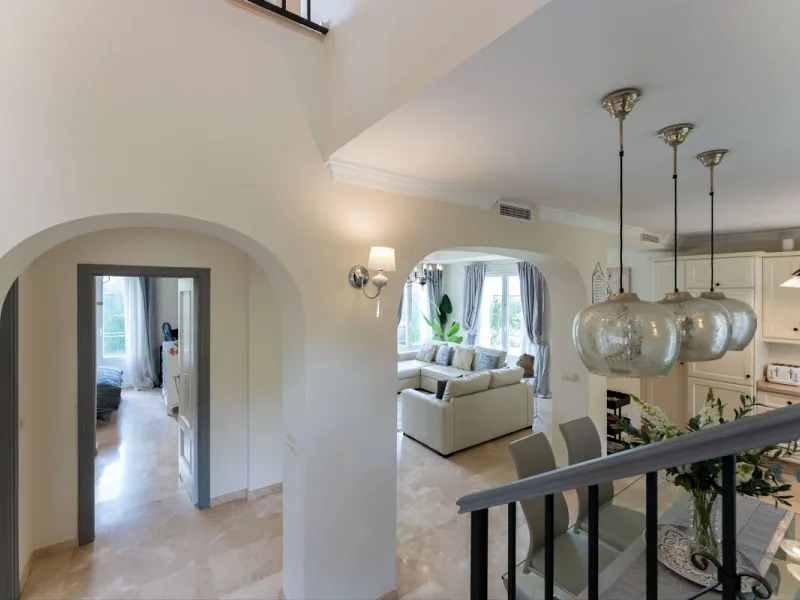 House - Detached Villa в продаже в Mijas, Málaga. В доме 3 спален и 3 ванных комнат. Площадь дома 143 м². Площадь участка 500 м²
