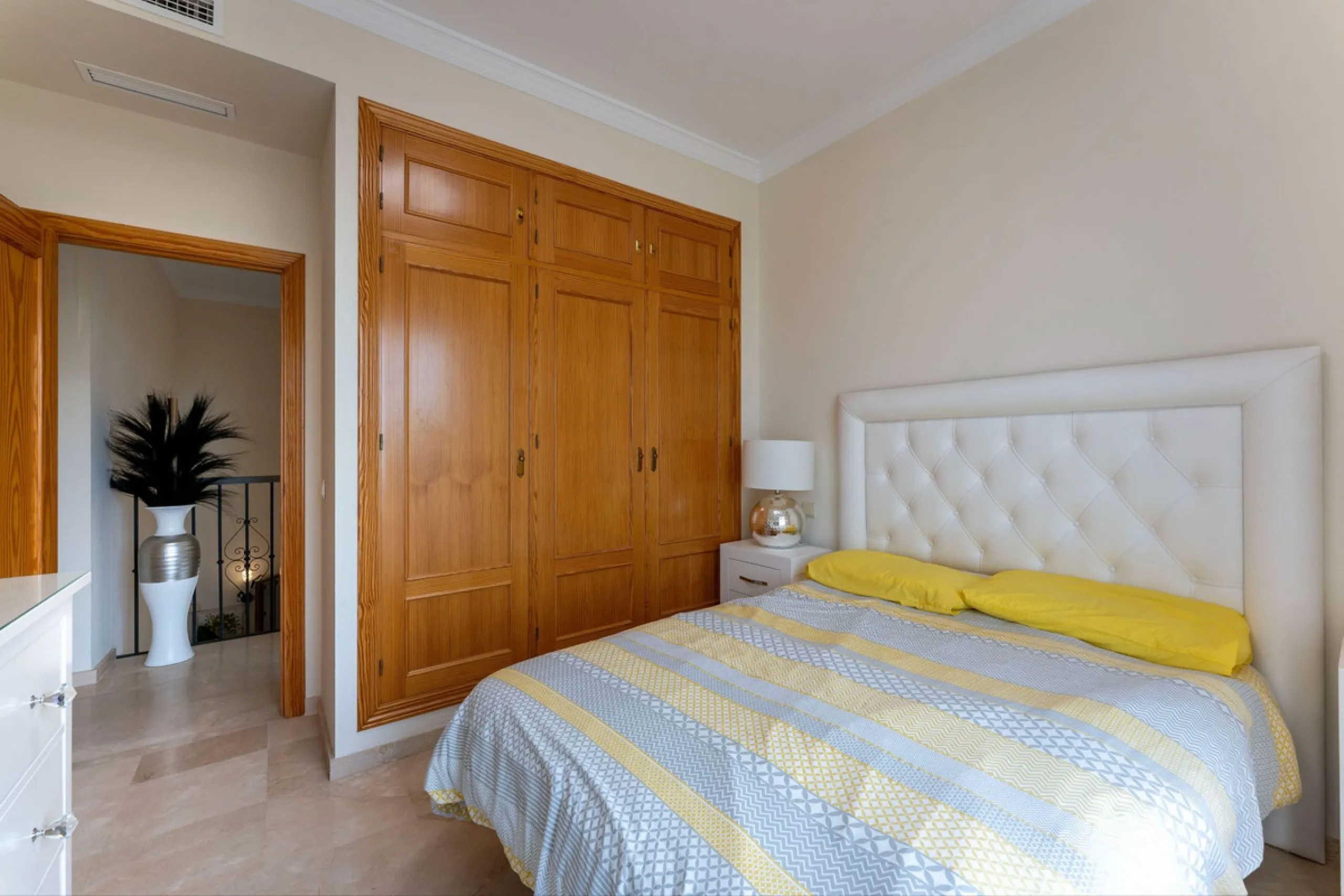 House - Detached Villa в продаже в Mijas, Málaga. В доме 3 спален и 3 ванных комнат. Площадь дома 143 м². Площадь участка 500 м²