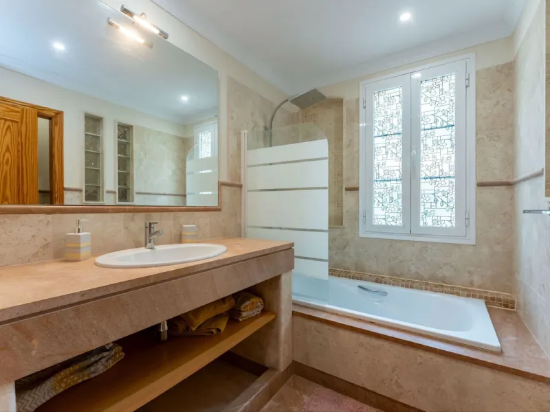 House - Detached Villa в продаже в Mijas, Málaga. В доме 3 спален и 3 ванных комнат. Площадь дома 143 м². Площадь участка 500 м²