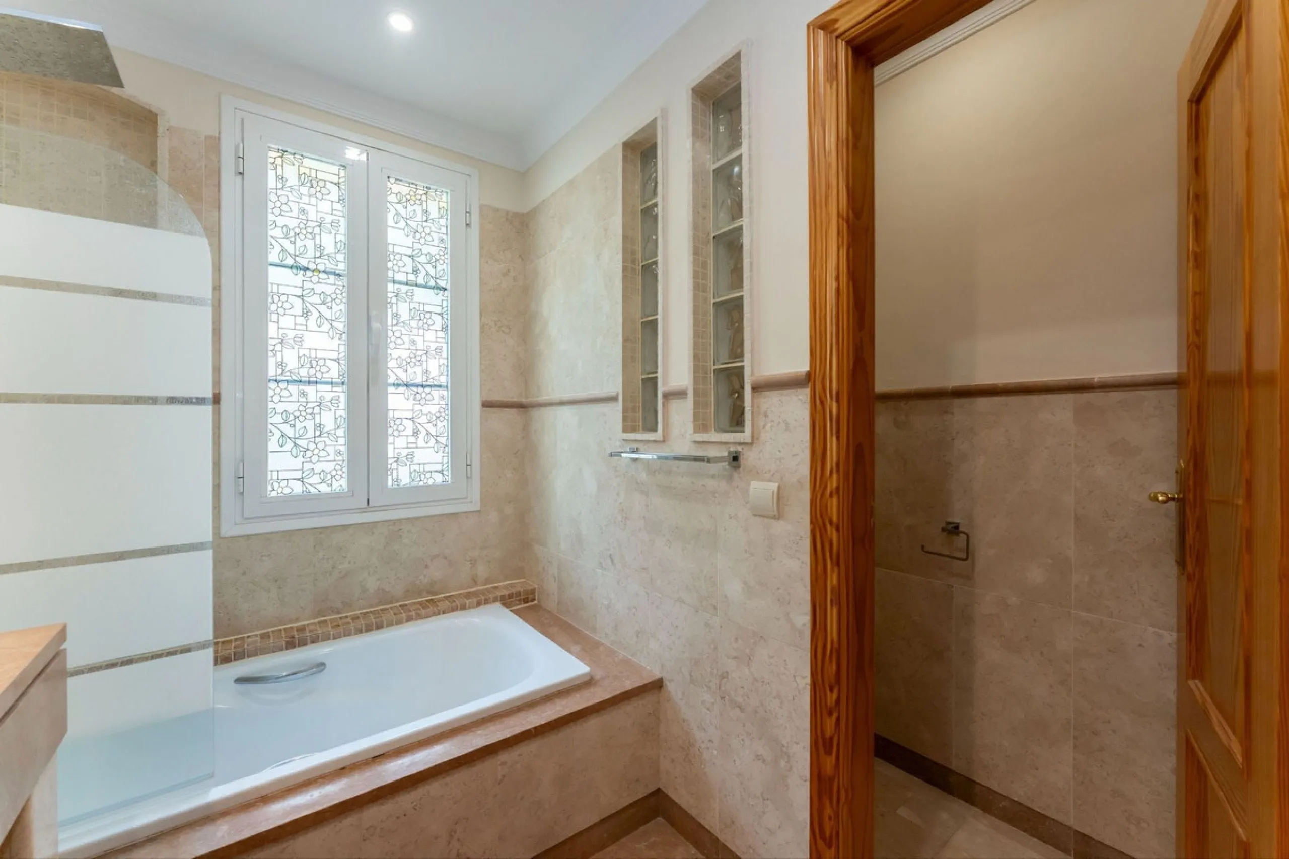House - Detached Villa в продаже в Mijas, Málaga. В доме 3 спален и 3 ванных комнат. Площадь дома 143 м². Площадь участка 500 м²