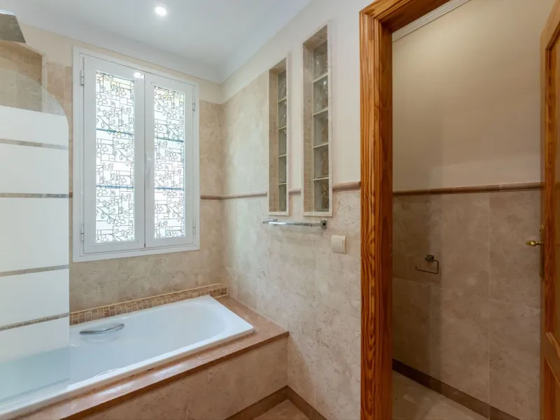 House - Detached Villa в продаже в Mijas, Málaga. В доме 3 спален и 3 ванных комнат. Площадь дома 143 м². Площадь участка 500 м²