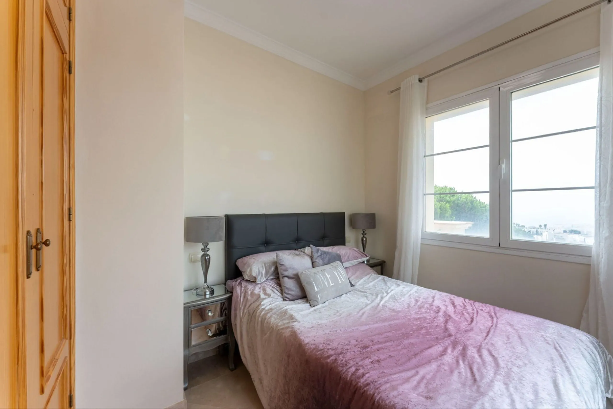 House - Detached Villa в продаже в Mijas, Málaga. В доме 3 спален и 3 ванных комнат. Площадь дома 143 м². Площадь участка 500 м²