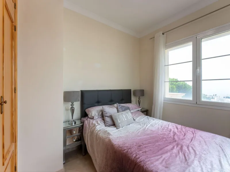 House - Detached Villa в продаже в Mijas, Málaga. В доме 3 спален и 3 ванных комнат. Площадь дома 143 м². Площадь участка 500 м²