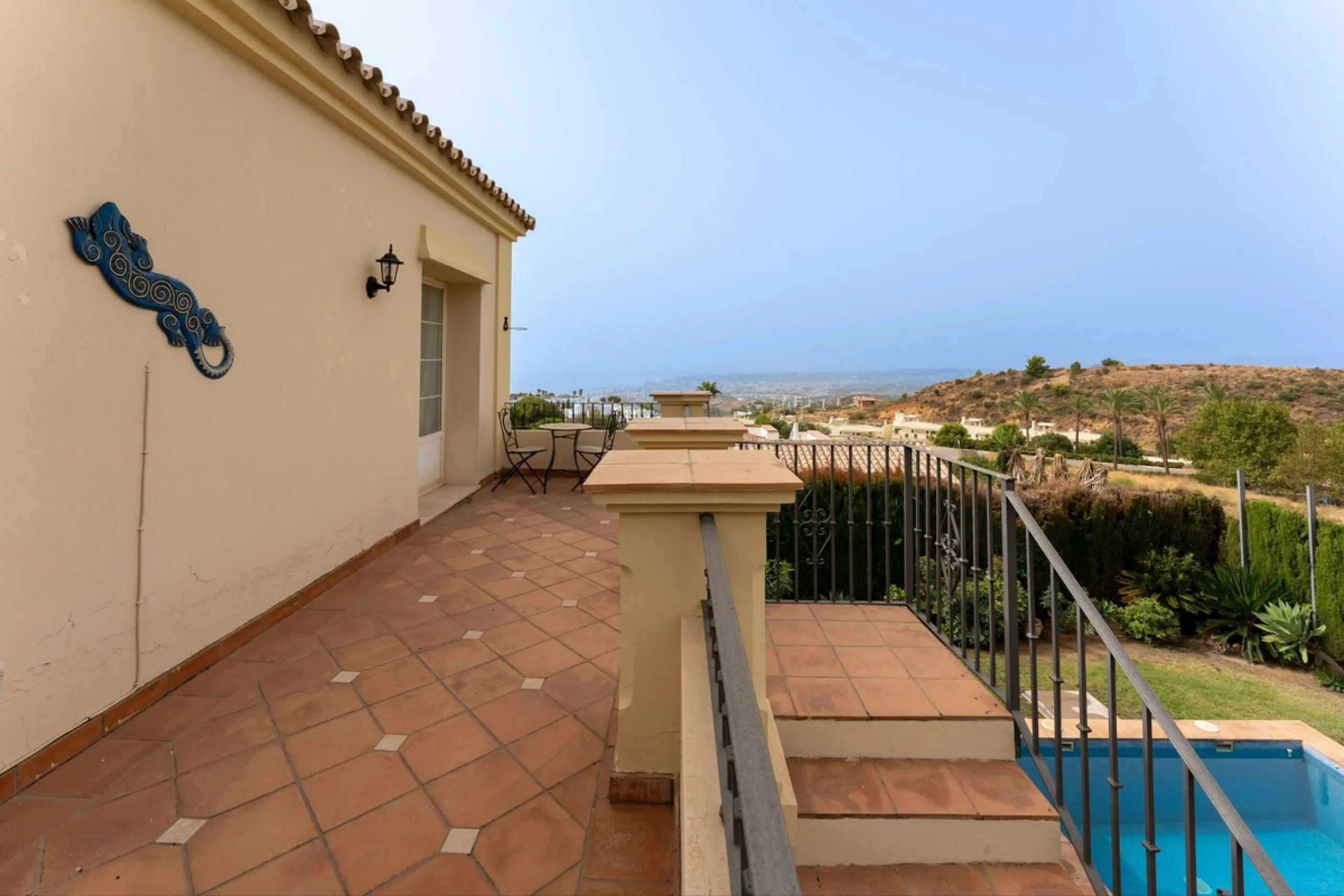 House - Detached Villa в продаже в Mijas, Málaga. В доме 3 спален и 3 ванных комнат. Площадь дома 143 м². Площадь участка 500 м²