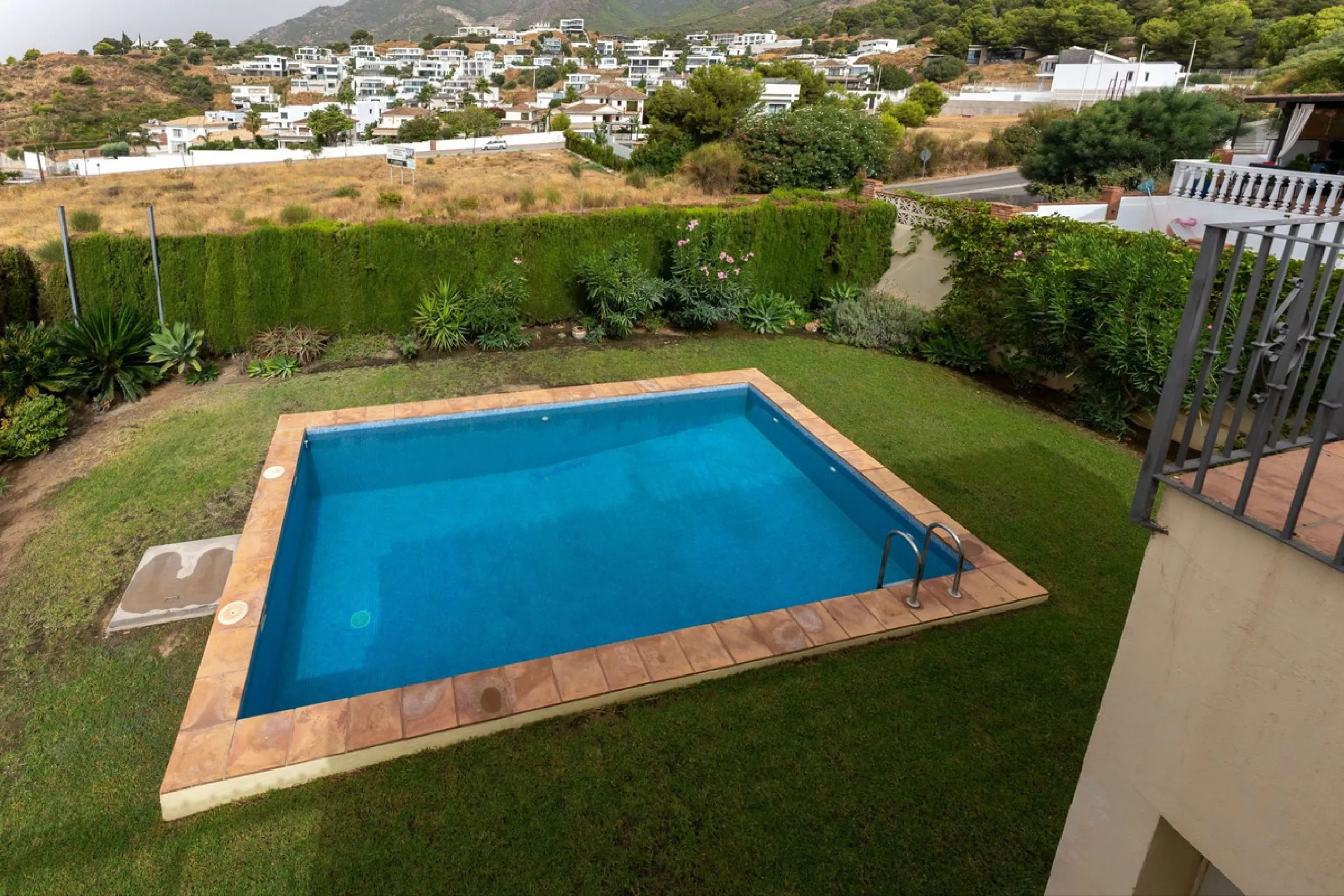 House - Detached Villa в продаже в Mijas, Málaga. В доме 3 спален и 3 ванных комнат. Площадь дома 143 м². Площадь участка 500 м²