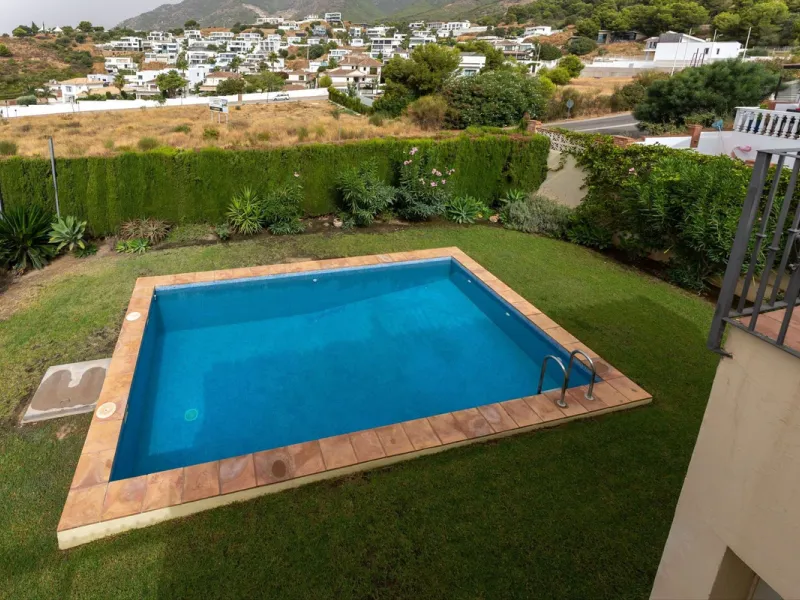 House - Detached Villa в продаже в Mijas, Málaga. В доме 3 спален и 3 ванных комнат. Площадь дома 143 м². Площадь участка 500 м²