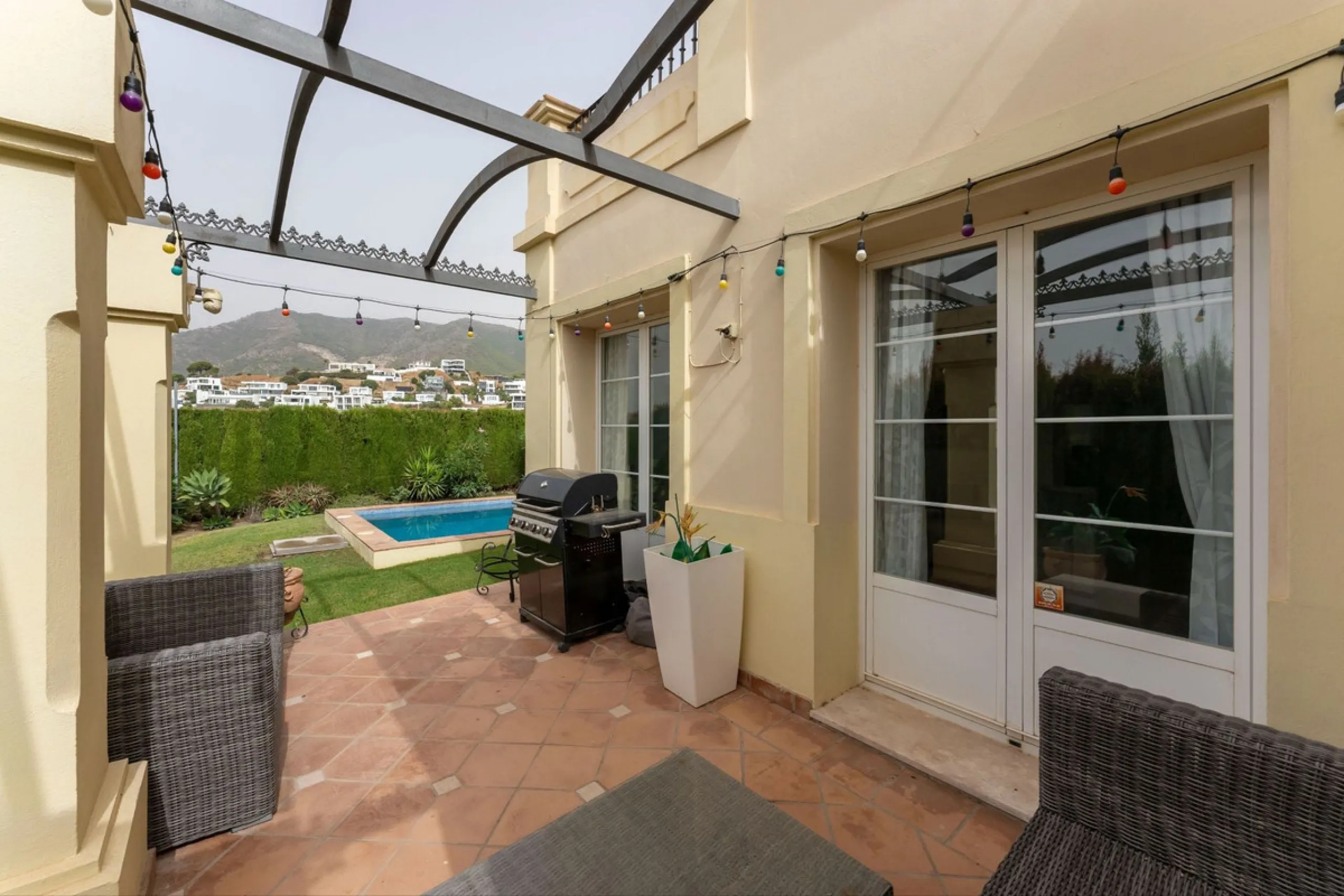 House - Detached Villa в продаже в Mijas, Málaga. В доме 3 спален и 3 ванных комнат. Площадь дома 143 м². Площадь участка 500 м²