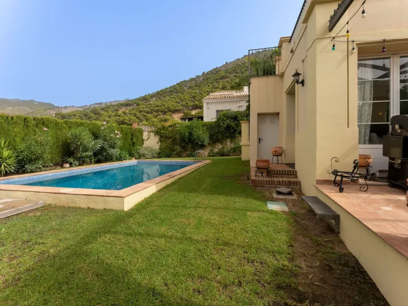 House - Detached Villa в продаже в Mijas, Málaga. В доме 3 спален и 3 ванных комнат. Площадь дома 143 м². Площадь участка 500 м²