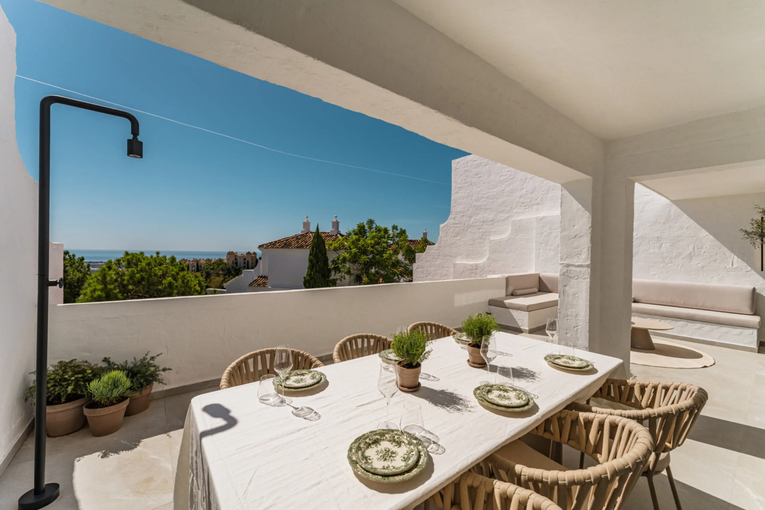 Contemporary duplex for sale in the exclusive Las Colinas de Marbella community in Benahavís, offering three bedrooms and three bathroom.  Designed with both style and function in mind, this home brings together modern living spaces with panoramic sea and