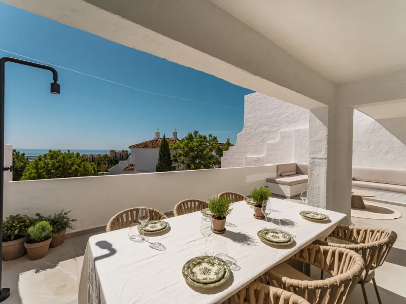 Contemporary duplex for sale in the exclusive Las Colinas de Marbella community in Benahavís, offering three bedrooms and three bathroom.  Designed with both style and function in mind, this home brings together modern living spaces with panoramic sea and