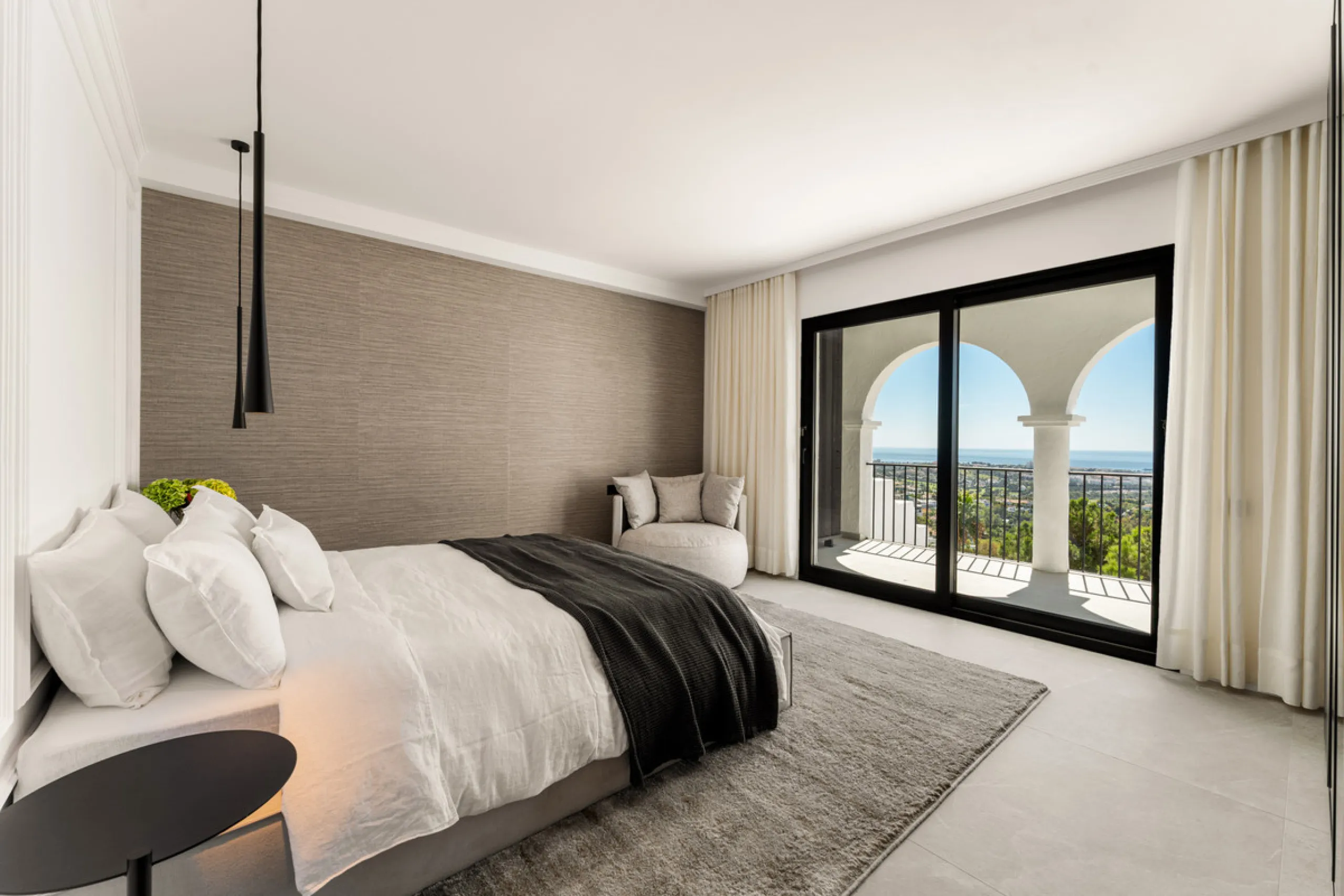 Contemporary duplex for sale in the exclusive Las Colinas de Marbella community in Benahavís, offering three bedrooms and three bathroom.  Designed with both style and function in mind, this home brings together modern living spaces with panoramic sea and