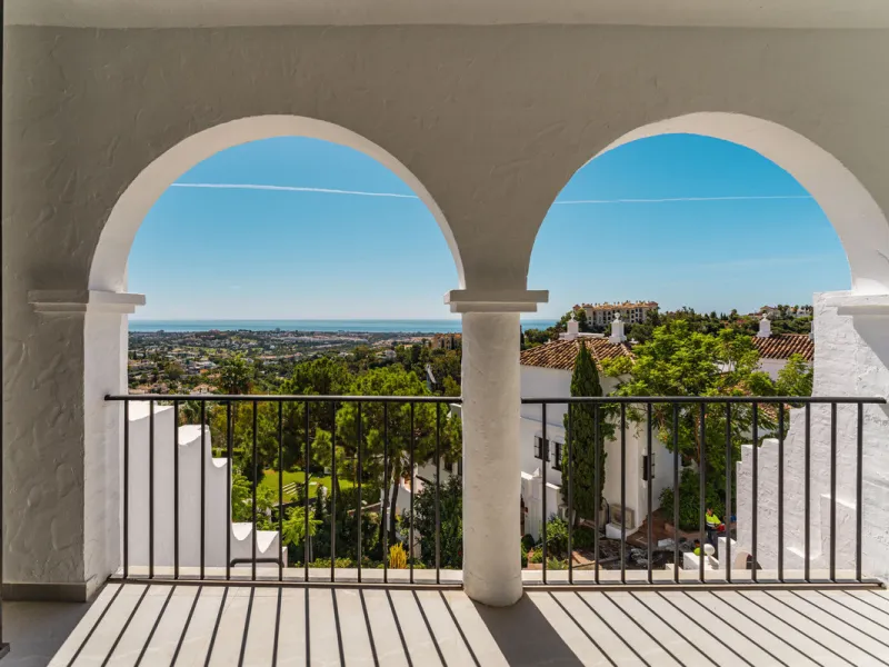 Contemporary duplex for sale in the exclusive Las Colinas de Marbella community in Benahavís, offering three bedrooms and three bathroom.  Designed with both style and function in mind, this home brings together modern living spaces with panoramic sea and