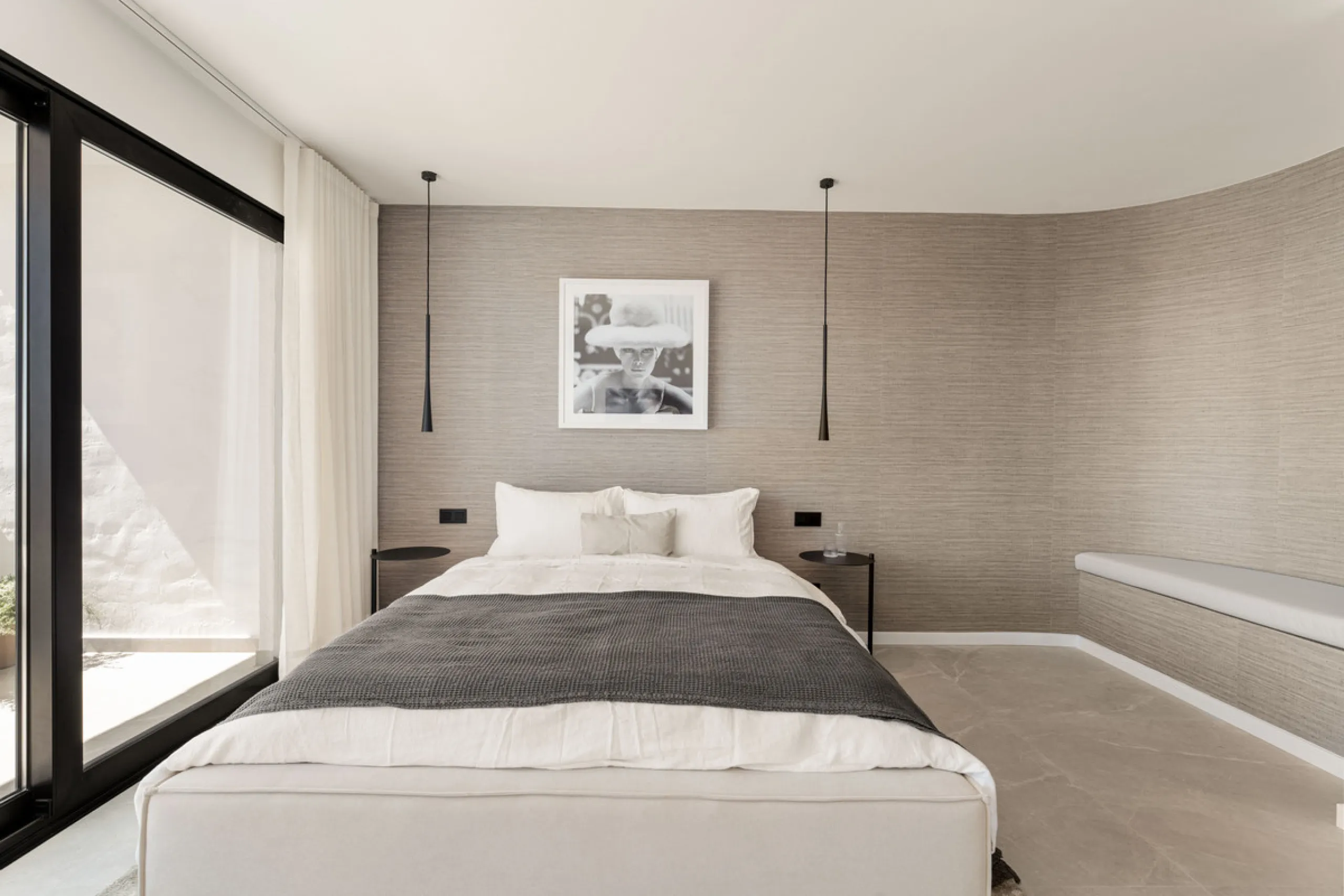 Contemporary duplex for sale in the exclusive Las Colinas de Marbella community in Benahavís, offering three bedrooms and three bathroom.  Designed with both style and function in mind, this home brings together modern living spaces with panoramic sea and